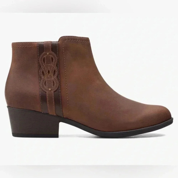 Clarks Shoes - Women’s Clarks Adreena Lilac Ankle Booties Size 8 Brown Leather EUC